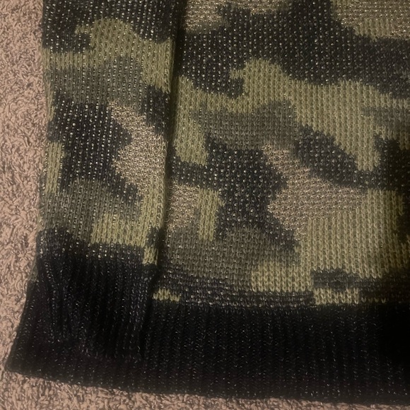 MK sweater in a an excellent condition. - Picture 5 of 6